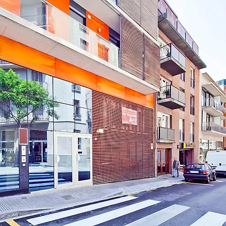 My Space Emirates - Spacious Near The Center Apartment Barcelona