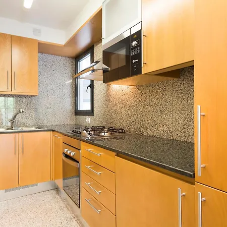My Space Emirates - Spacious Near The Center Apartment Barcelona