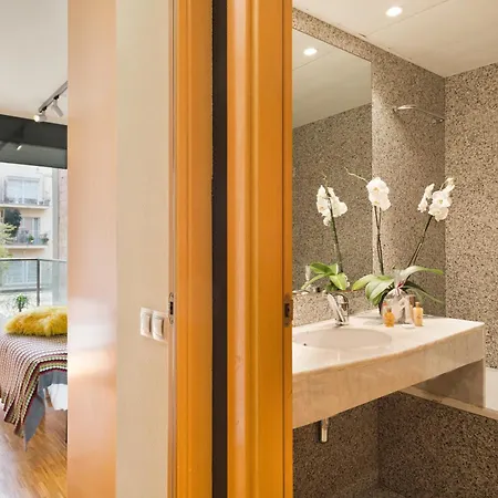 My Space Emirates - Spacious Near The Center Apartment Barcelona