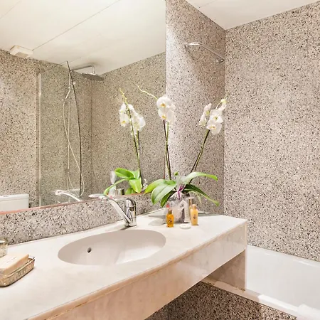 My Space Emirates - Spacious Near The Center Apartment Barcelona