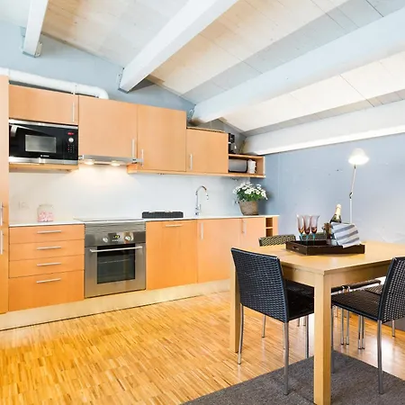 My Space Emirates - Spacious Near The Center Apartment Barcelona