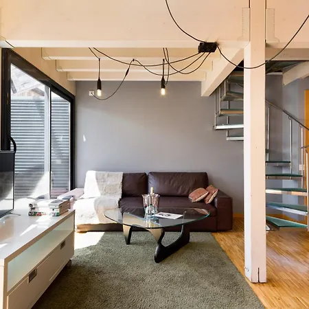 My Space Emirates - Spacious Near The Center Apartment Barcelona